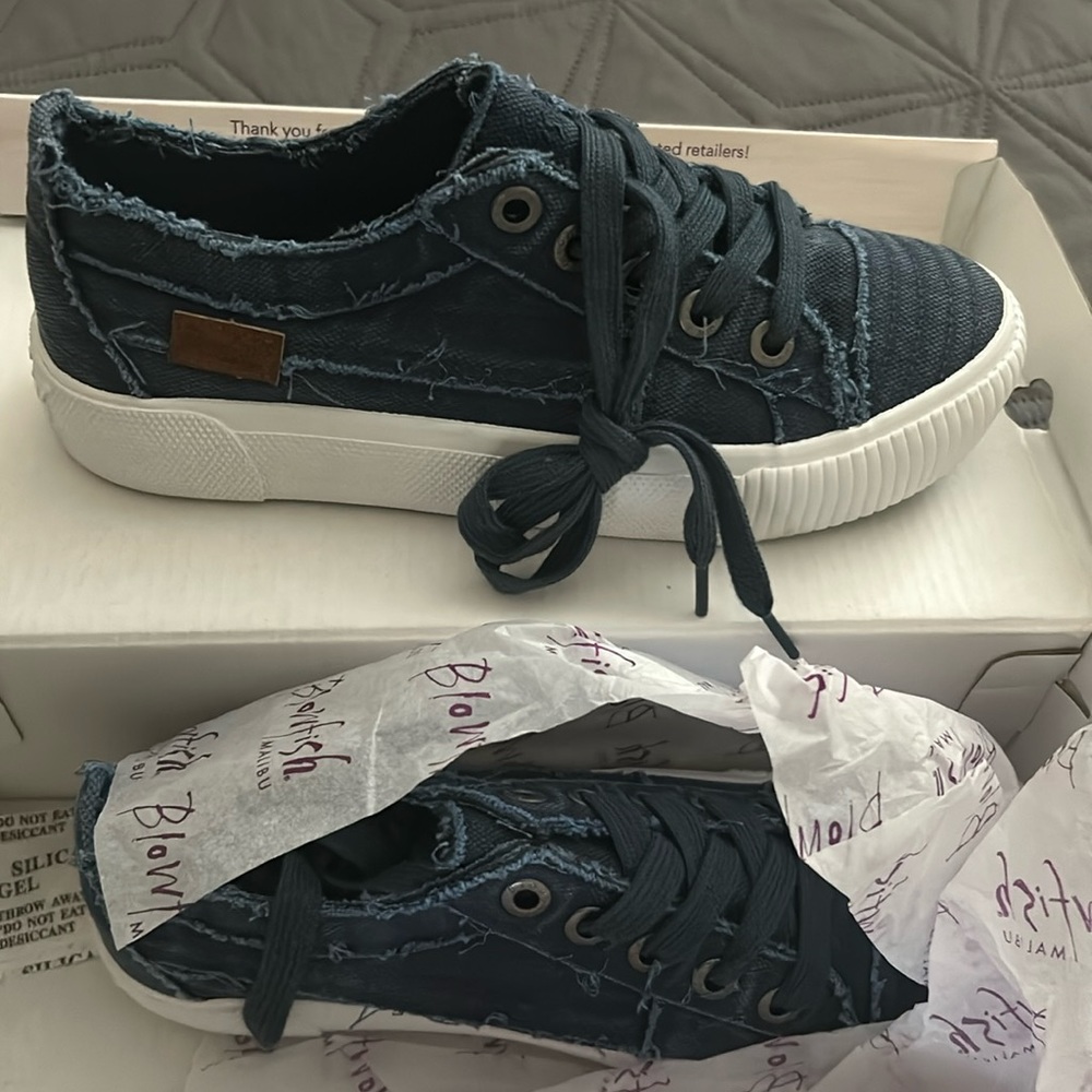 Blowfish canvas sneakers!